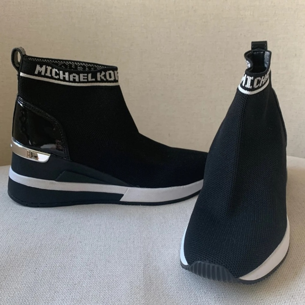 Michael Kors Skylar Knot Bootie Sz 6